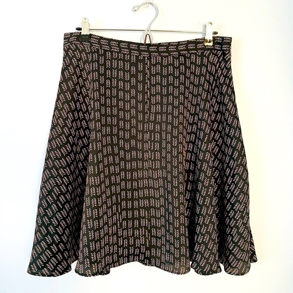 Ann Taylor LOFT Women's Size 8 Black With Pattern Lined Flowy Ruffle Skirt